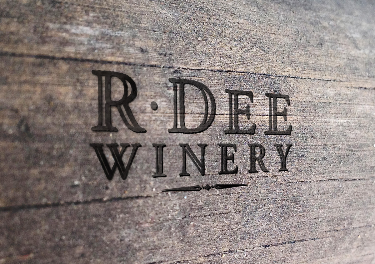 R Dee Winery logo on wood background
